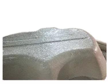 用樹脂和玻璃纖維復(fù)合在浴缸胚料的底部<div   id=