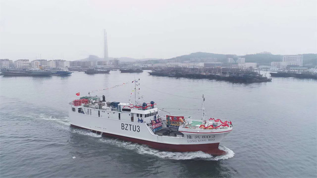 我國自主建造的首批兩艘大洋性玻璃鋼超低溫金槍魚延繩釣船隆興801和隆興802順利啟航，對于我國的玻璃鋼漁船產(chǎn)業(yè)化進(jìn)程具有里程碑式的重要而深遠(yuǎn)的意義<div   id=