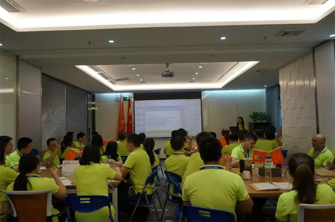 7月13日晚，賴厚平董事長在博皓總部中心會議室給我們進行了關于《客戶價值》的培訓。