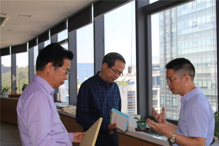 中共贛州市委常委<div   id=