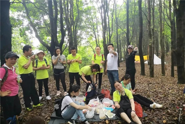 博皓人勞作過(guò)后，分享<div   id=