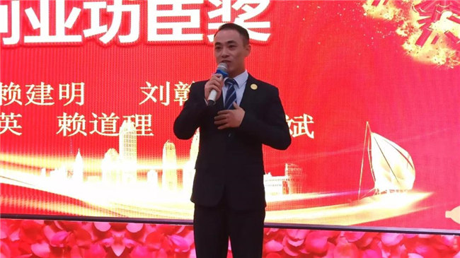 風(fēng)雨同舟十五載<div   id=