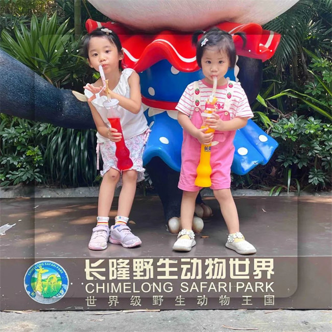 大手牽小手<div   id=