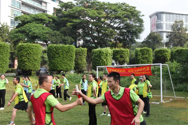 運動與激情碰撞<div   id=