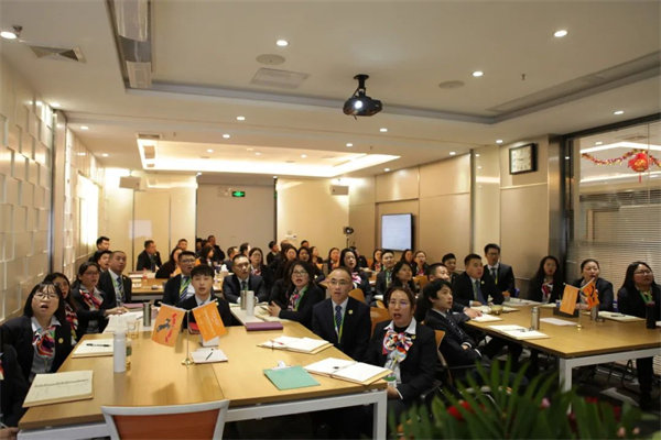 共襄盛典<div   id=