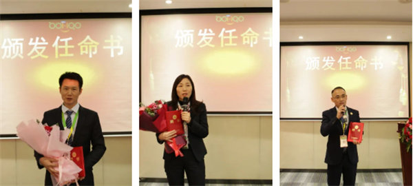 共襄盛典<div   id=