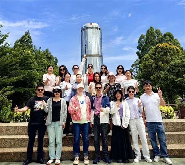 廿載風(fēng)云一路行<div   id=