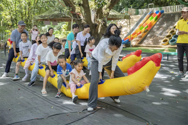 趣游盛夏<div   id=